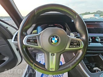 2020 BMW X5 M50i - miniatura 10