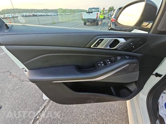 2020 BMW X5 M50i - miniatura 9