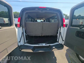 2020 Chevrolet Express 3500 Passenger Van LT 1LT 155.1" WB - miniatura 15