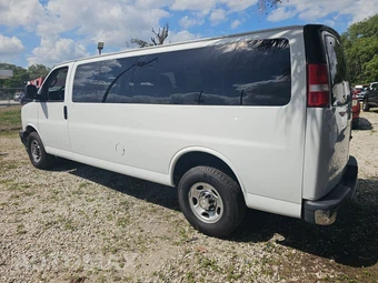 2020 Chevrolet Express 3500 Passenger Van LT 1LT 155.1" WB - miniatura 6
