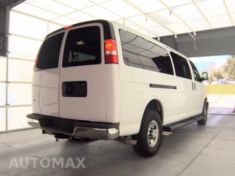 2020 Chevrolet Express 3500 Passenger Van LT 1LT 155.1" WB - miniatura 4