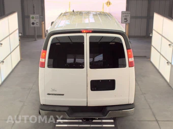 2020 Chevrolet Express 3500 Passenger Van LT 1LT 155.1" WB - miniatura 5