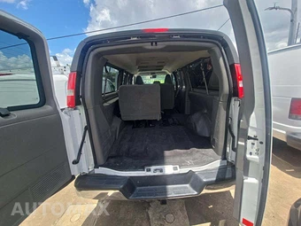 2020 Chevrolet Express 3500 Passenger Van LT 1LT 155.1" WB - miniatura 13