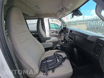 2020 Chevrolet Express 3500 Passenger Van LT 1LT 155.1" WB - miniatura 17