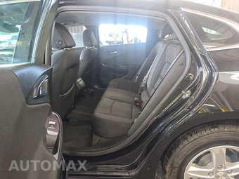 2020 Chevrolet Malibu LS 1FL – miniatura 13