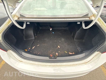 2020 Chevrolet Malibu LS 1FL – miniatura 14