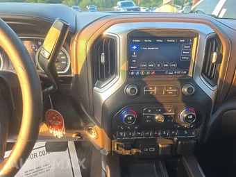 2020 Chevrolet Silverado 2500HD LTZ Crew Cab Medium Bed 1LZ - miniatura 11
