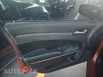 2020 Chrysler 300 Touring – miniatura 9