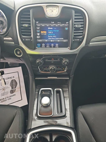 2020 Chrysler 300 Touring – miniatura 11