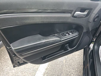 2020 Chrysler 300 Touring – miniatura 9