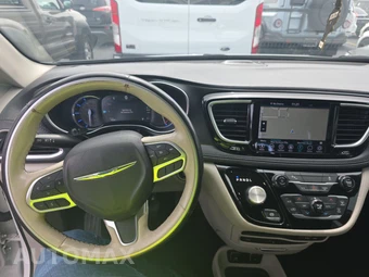 2020 Chrysler Pacifica Hybrid Limited 121.6" WB - miniatura 11