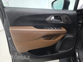 2020 Chrysler Pacifica Hybrid Limited 121.6" WB – miniatura 9
