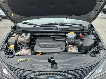 2020 Chrysler Pacifica Hybrid Limited 121.6" WB - miniatura 20