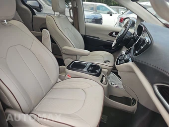 2020 Chrysler Pacifica Limited 121.6" WB - miniatura 8