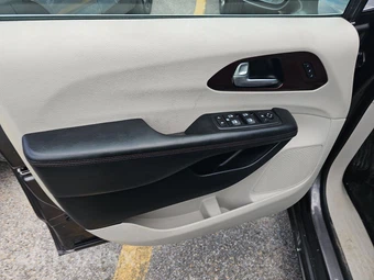 2020 Chrysler Pacifica Limited 121.6" WB - miniatura 9