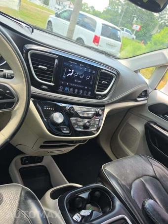 2020 Chrysler Pacifica Limited 121.6" WB – miniatura 10