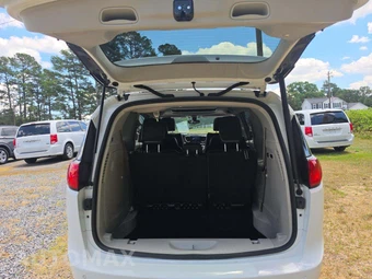 2020 Chrysler Pacifica Limited 121.6" WB – miniatura 15