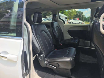 2020 Chrysler Pacifica Limited 121.6" WB – miniatura 17