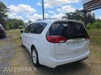 2020 Chrysler Pacifica Limited 121.6" WB – miniatura 2