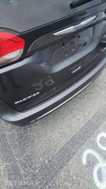 2020 Chrysler Pacifica Limited 121.6" WB – miniatura 23