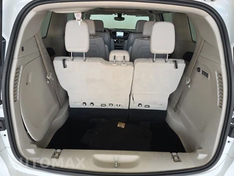 2020 Chrysler Pacifica Limited 121.6" WB – miniatura 17