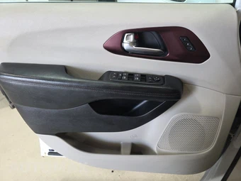2020 Chrysler Pacifica Limited 121.6" WB – miniatura 9