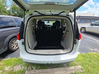 2020 Chrysler Pacifica Limited 121.6" WB – miniatura 15