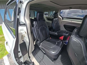 2020 Chrysler Pacifica Limited 121.6" WB – miniatura 17
