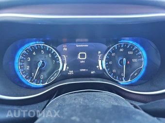 2020 Chrysler Pacifica Limited 121.6" WB – miniatura 12