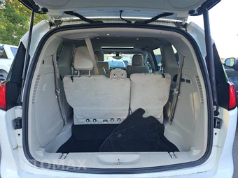 2020 Chrysler Pacifica Limited 121.6" WB – miniatura 17