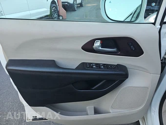2020 Chrysler Pacifica Limited 121.6" WB – miniatura 9