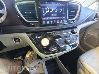 2020 Chrysler Pacifica Limited 121.6" WB – miniatura 10
