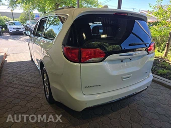 2020 Chrysler Pacifica Limited 121.6" WB – miniatura 2