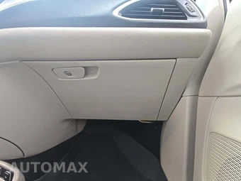 2020 Chrysler Pacifica Limited 121.6" WB – miniatura 20
