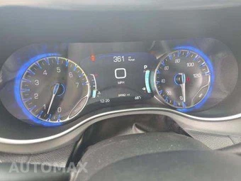 2020 Chrysler Pacifica Limited 121.6" WB - miniatura 9