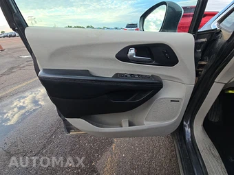 2020 Chrysler Pacifica Limited 121.6" WB – miniatura 9