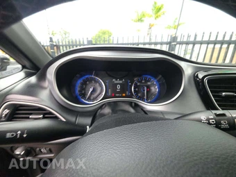 2020 Chrysler Pacifica Touring 121.6" WB – miniatura 9
