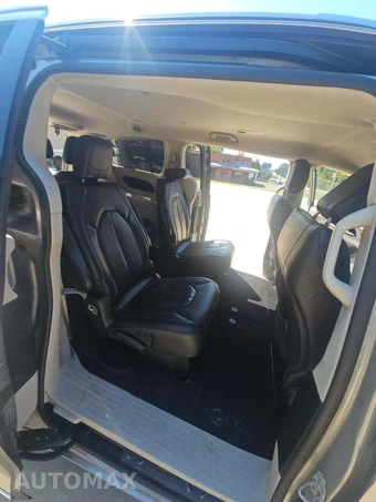 2020 Chrysler Pacifica Touring L 121.6" WB – miniatura 17