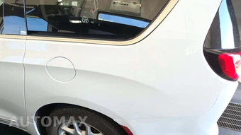 2020 Chrysler Pacifica Touring L 121.6" WB - miniatura 22