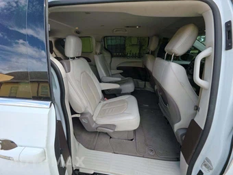 2020 Chrysler Pacifica Touring L 121.6" WB – miniatura 17