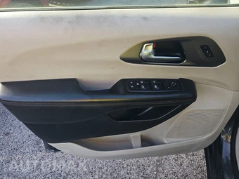 2020 Chrysler Pacifica Touring L 121.6" WB – miniatura 9