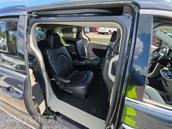2020 Chrysler Pacifica Touring L 121.6" WB – miniatura 17
