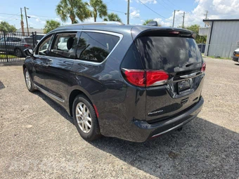 2020 Chrysler Pacifica Touring L 121.6" WB – miniatura 2