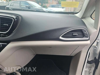 2020 Chrysler Pacifica Touring L 121.6" WB - miniatura 17