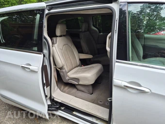 2020 Chrysler Pacifica Touring L 121.6" WB - miniatura 20