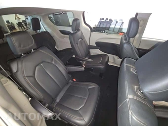 2020 Chrysler Pacifica Touring L 121.6" WB - miniatura 17
