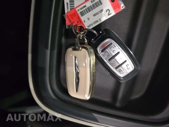 2020 Chrysler Pacifica Touring L 121.6" WB - miniatura 8