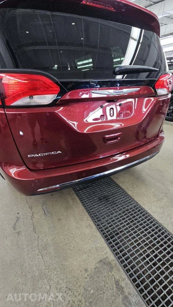 2020 Chrysler Pacifica Touring L Plus 121.6" WB - miniatura 24