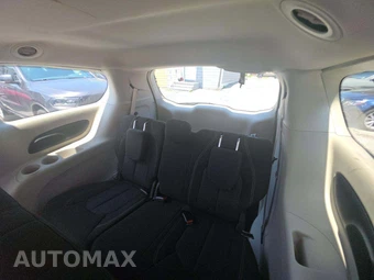 2020 Chrysler Voyager L 121.6" WB – miniatura 11