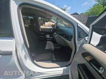 2020 Chrysler Voyager L 121.6" WB – miniatura 16